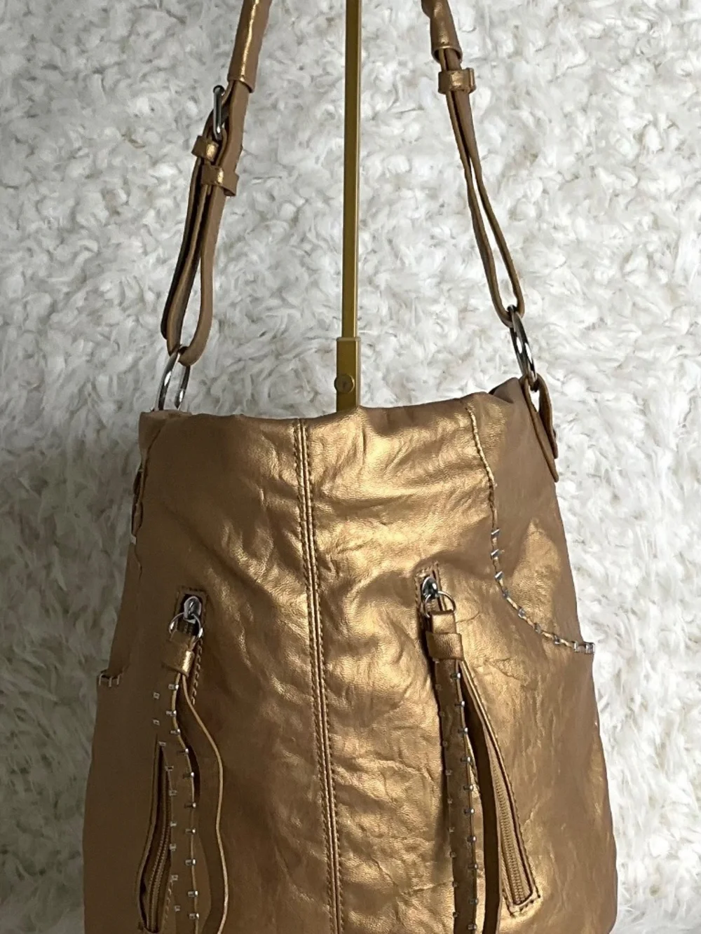 BUENO GOLD COLLECTION WOMEN'S METALLIC HOBO BAG~NEW!